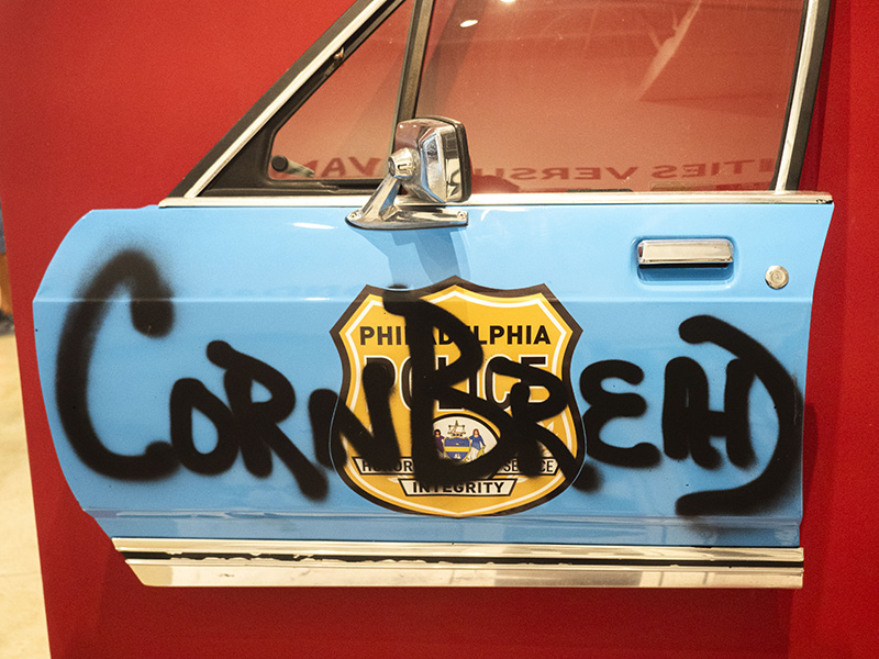 Porte de voiture taguée par Cornbread, exposée au Musée du Graffiti de Miami