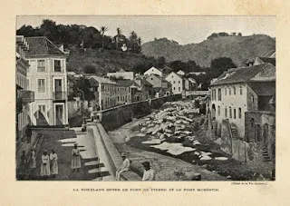 La Roxelane entre le pont de pierre et le pont Morestin